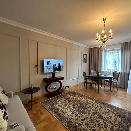 Maya's Flats & 102 - Premium Prz Apartment *