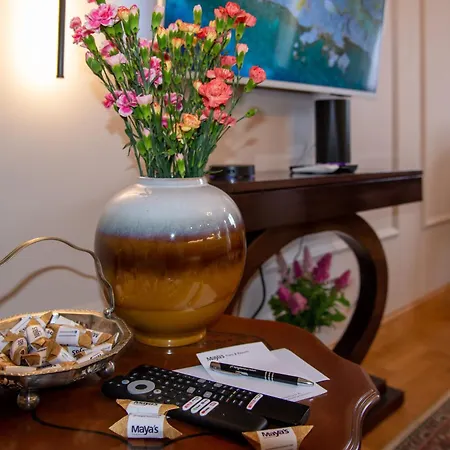 Maya's Flats & 102 - Premium Prz Apartment *