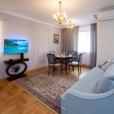 Maya's Flats & 102 - Premium Prz Apartmán